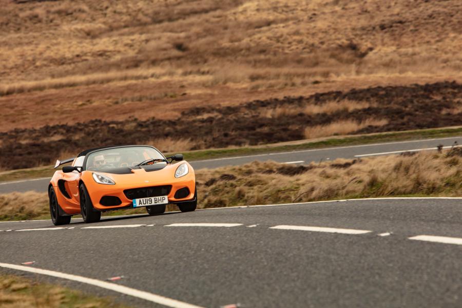  Lotus Elise Cup 250 2017 года  (UK) (фото 3 из 46)